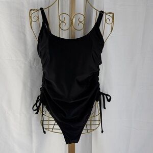 NWOT Women’s Black Adjustable Ruched Side One-Piece Swimsuit - Medium